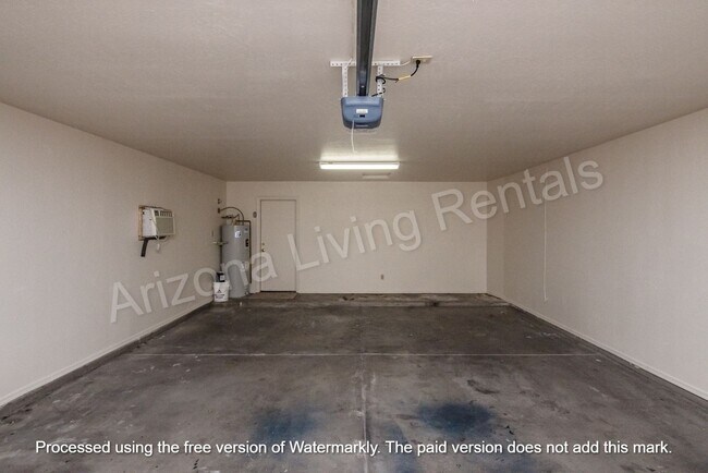 Building Photo - MOVE IN SPECIAL $800 OFF