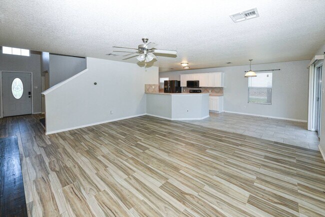 Building Photo - 2305 Riley Dr