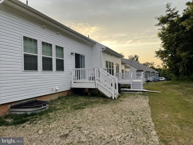 Building Photo - 113 Trails Way