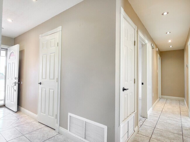 Building Photo - Roomy 5 Bedroom Home with Solar Panels