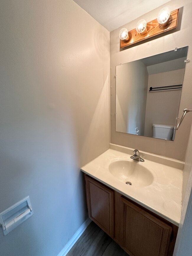 Building Photo - 2450 Devonshire Ct