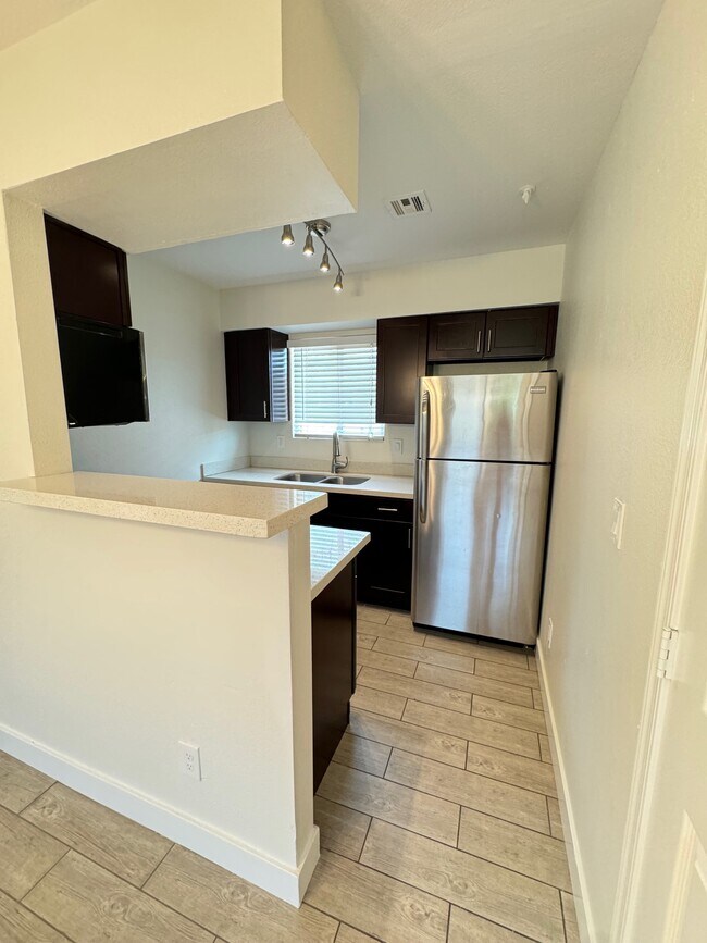 Building Photo - 366 N Delaware St