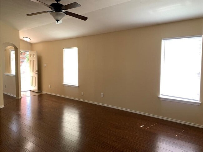 Building Photo - 2338 Green Meadows Ln