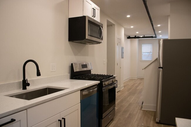 Building Photo - 6254 N Whipple St