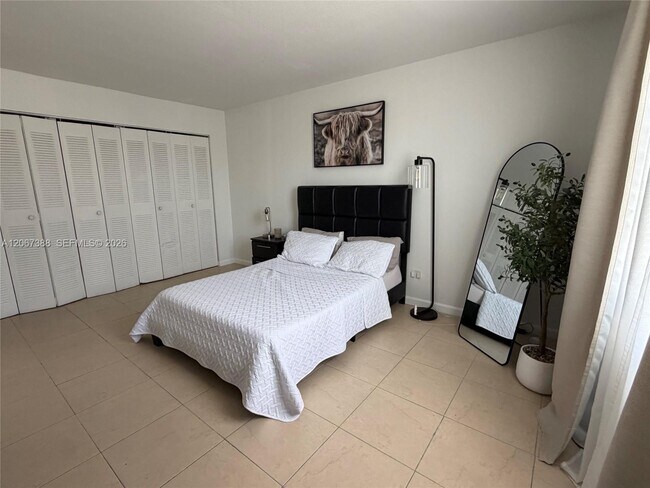 Building Photo - 4550 NW 79th Ave