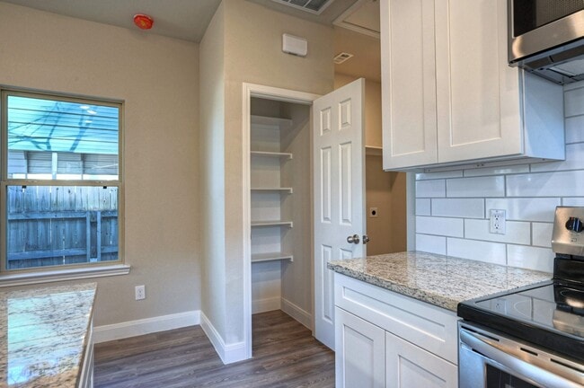 Building Photo - 9638 WARM Spgs