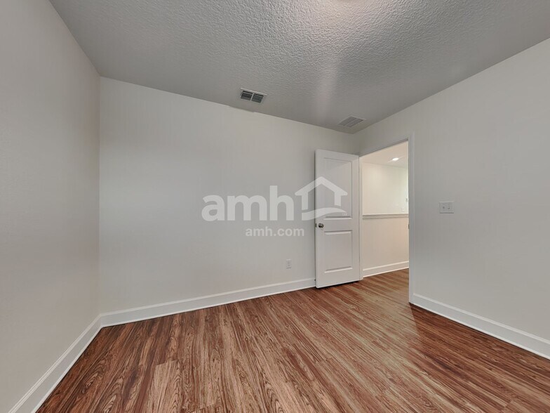 Building Photo - 5945 Hampton Creek Rd