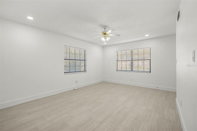 Building Photo - 3114 W Tampa Bay Blvd