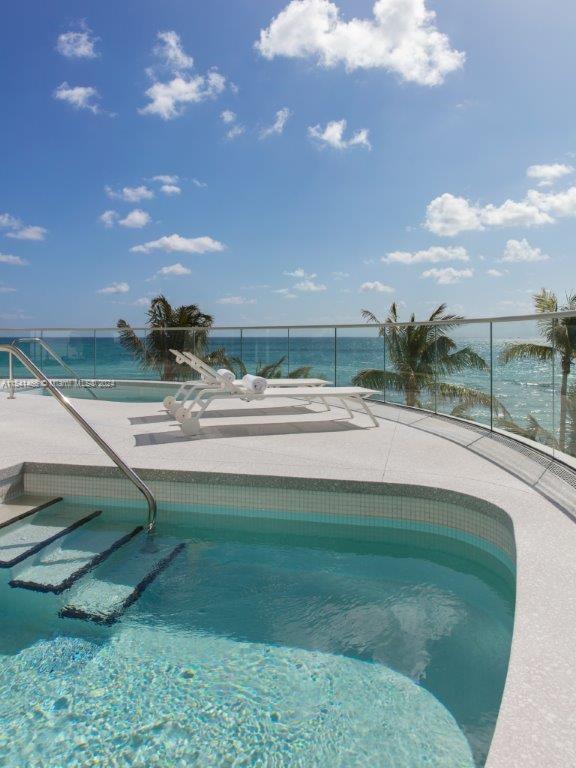 Amenities - 16901 Collins Ave