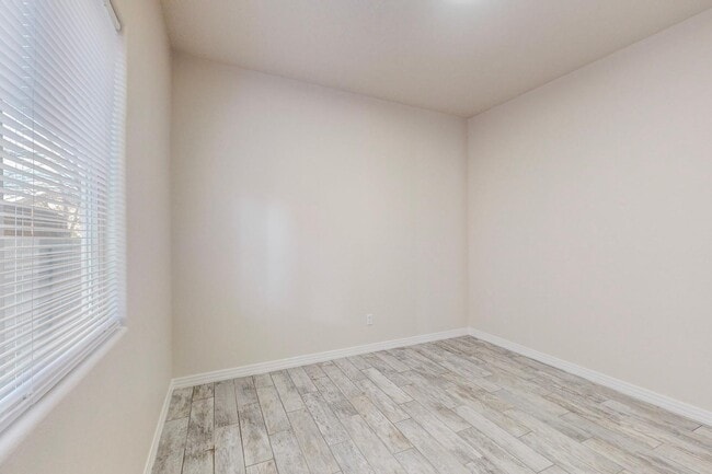 Building Photo - 5419 Saturnia Rd NW