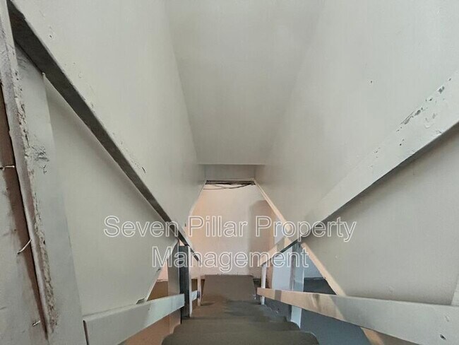Building Photo - 339 S Napoleon Ave