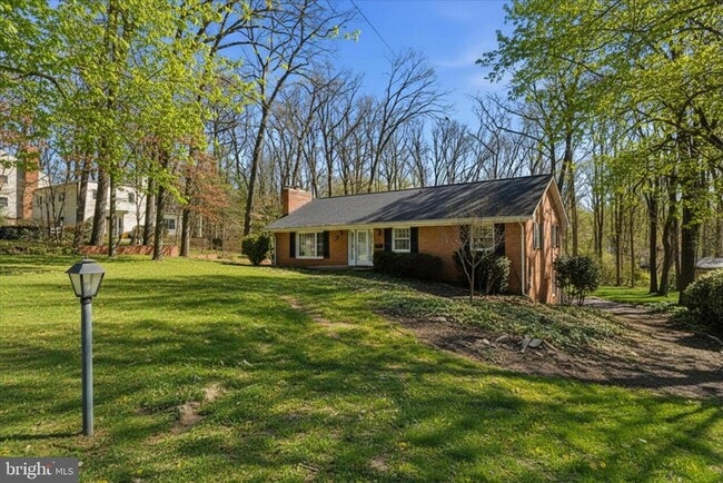 Building Photo - 3033 Sylvan Dr