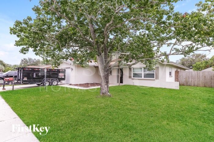Building Photo - 1827 Driftwood Cir S