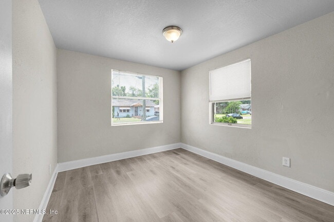 Building Photo - 1321 W 12th St