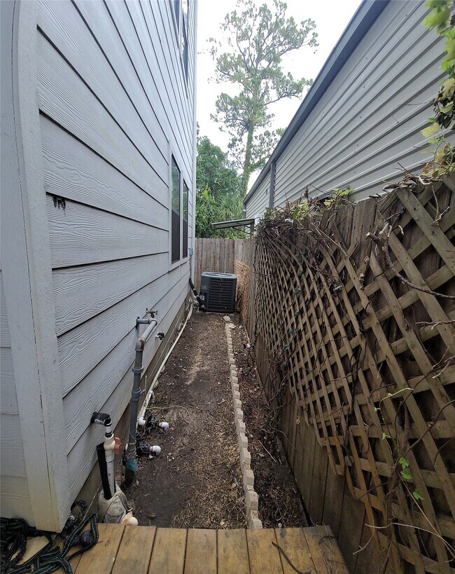 Building Photo - 1413 Holly St