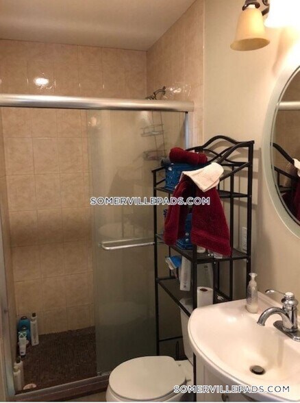 Building Photo - 27 Fairfax St