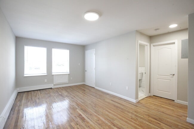 Building Photo - 529 S 11th Ave