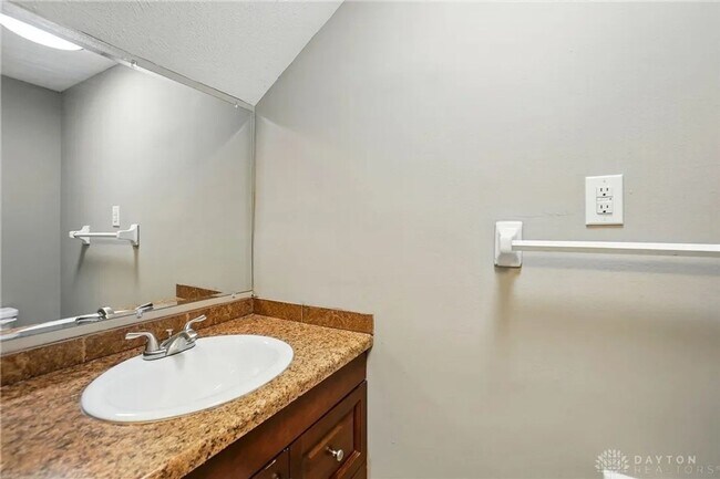 Building Photo - Charming 2BR Condo in Heart of Centerville