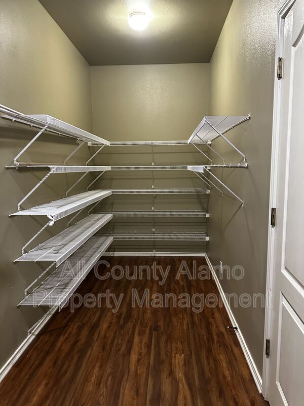 Building Photo - 312 Silver Wing