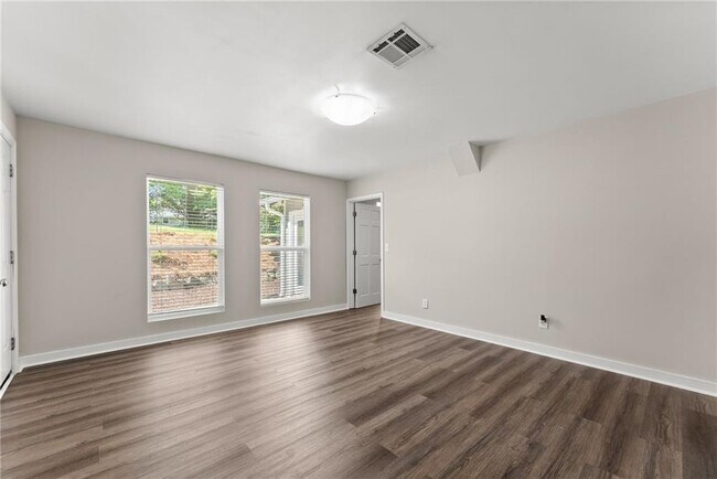Building Photo - 2050 Shaffer Rd