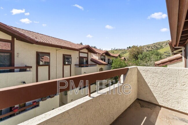 Building Photo - 18182 W Sundowner Way