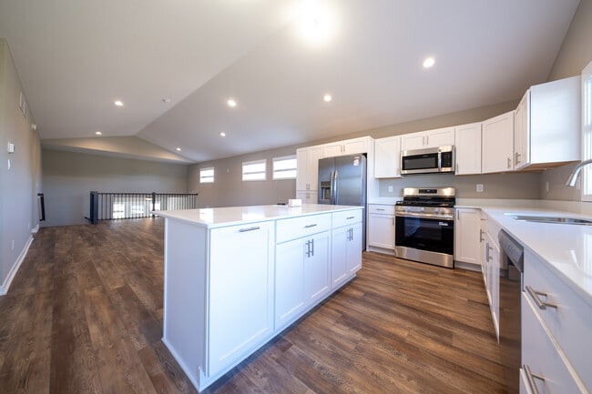 Building Photo - 1121 Dorothy Ln