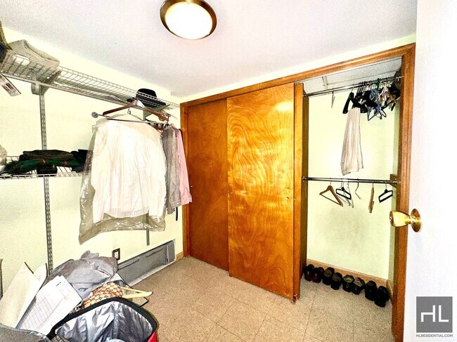 Building Photo - Renovated Walk in One bedroom 63 DRIVE