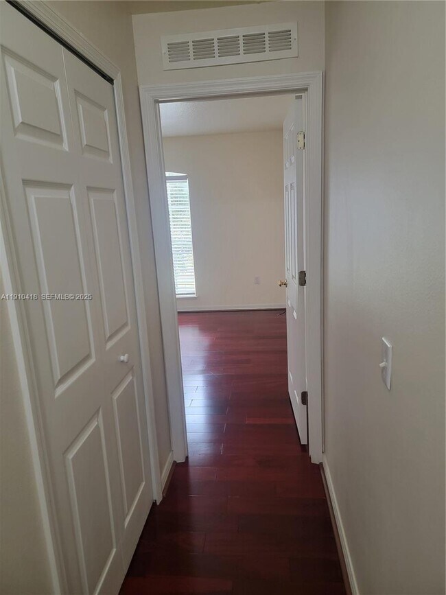 Building Photo - 6057 Ridge Lake Cir