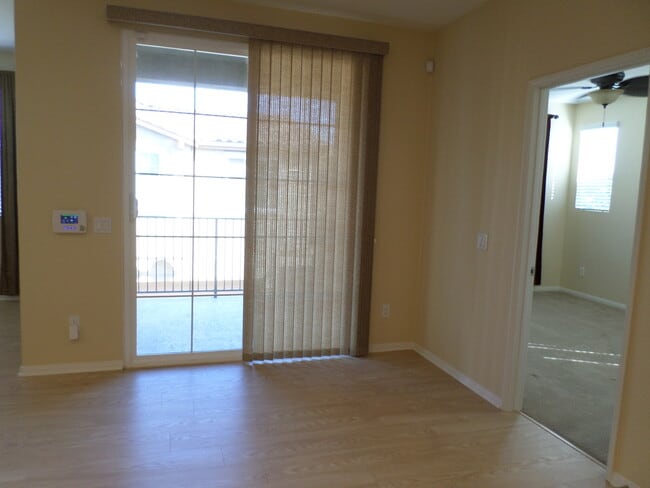 Building Photo - Beautiful 2 bedroom 2 bath town home @ Ava...