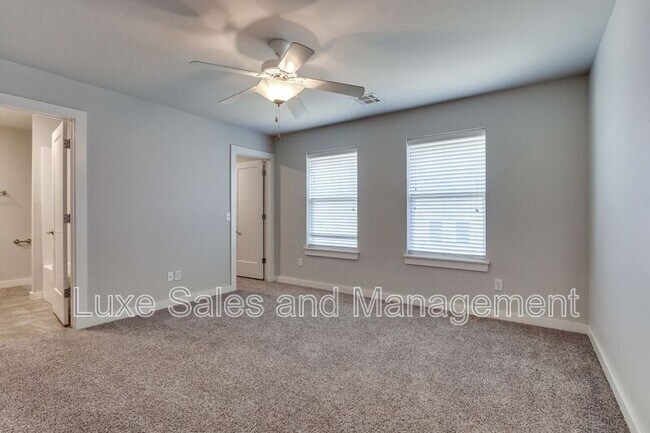 Building Photo - 17604 Sunny Hollow Rd