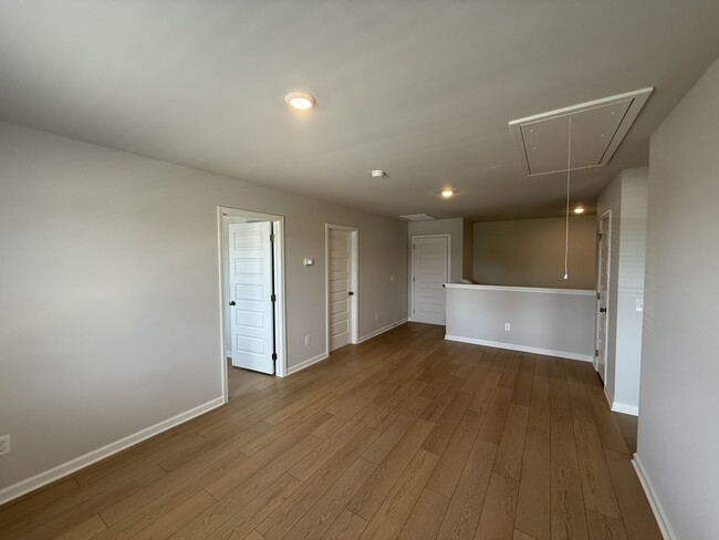 Building Photo - 160 Labrador Ln