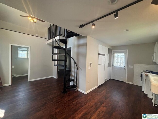 Building Photo - 22 Newport Ave