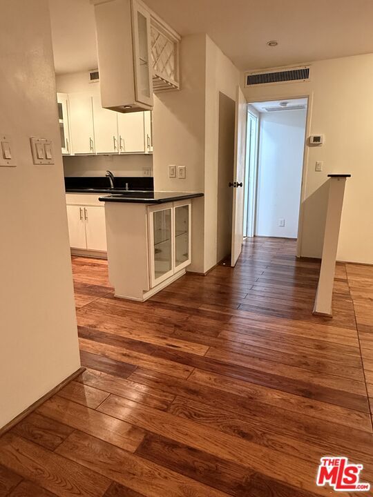 Building Photo - 800 W 1st St