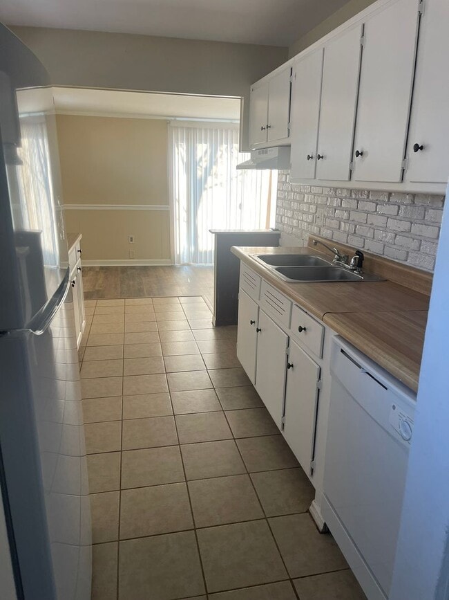 Building Photo - 11 Malvina Ln