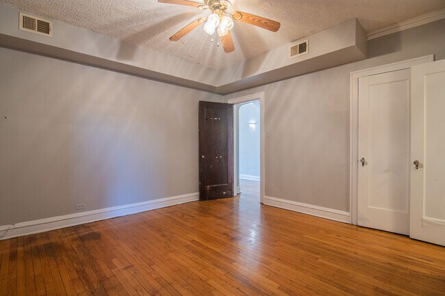 Building Photo - 7839 S Kingston Ave