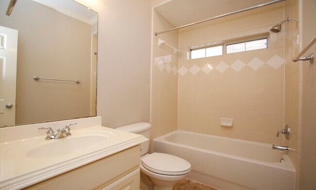 Building Photo - 1515 Olive Park