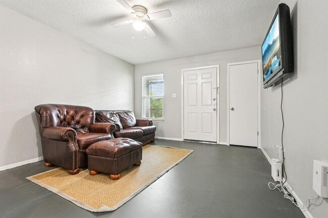 Building Photo - 8400 Sequoia Dr