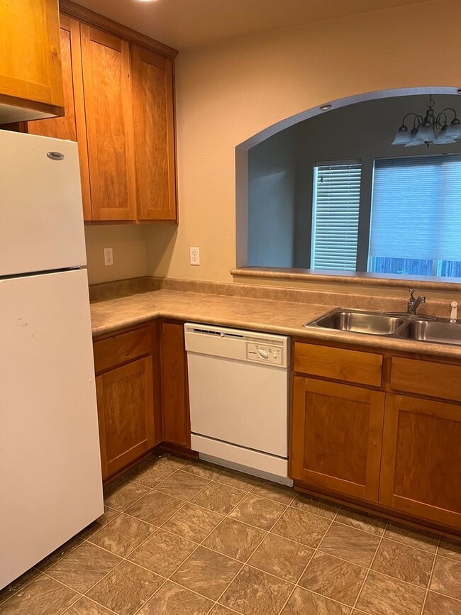 Building Photo - 3 Bedroom 2 Bath Single Family Home