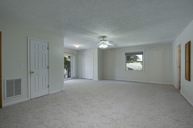 Building Photo - 201 Seminole Cir