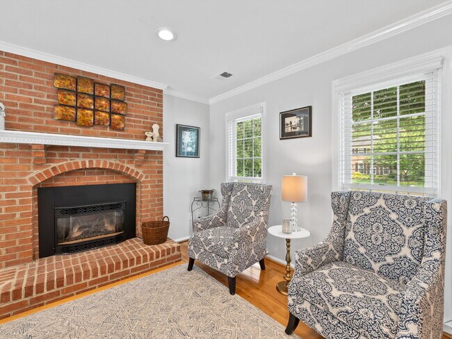 Building Photo - Your Dream Home Awaits!