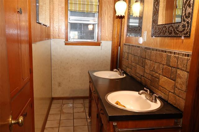 Building Photo - 411 Lloyds Ln