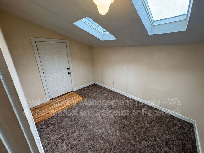 Building Photo - 1405 Halleck St