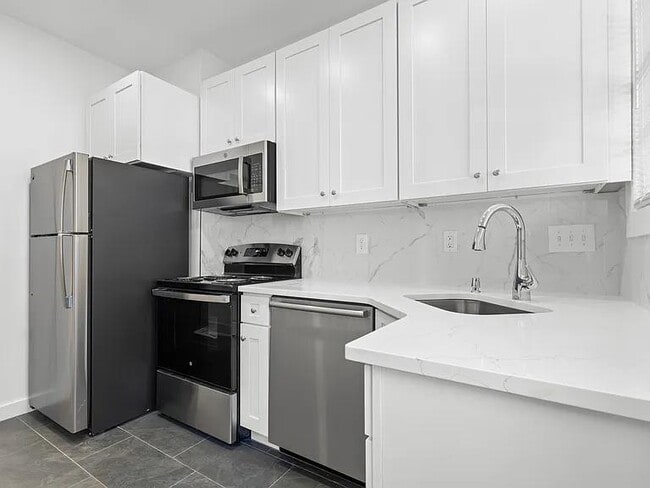Building Photo - 2112 Crescent Ave