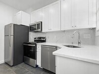 Building Photo - 2112 Crescent Ave