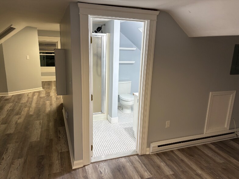 Building Photo - 210 County St