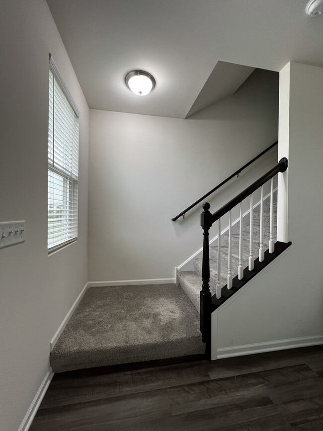 Building Photo - 858 Finley Dr
