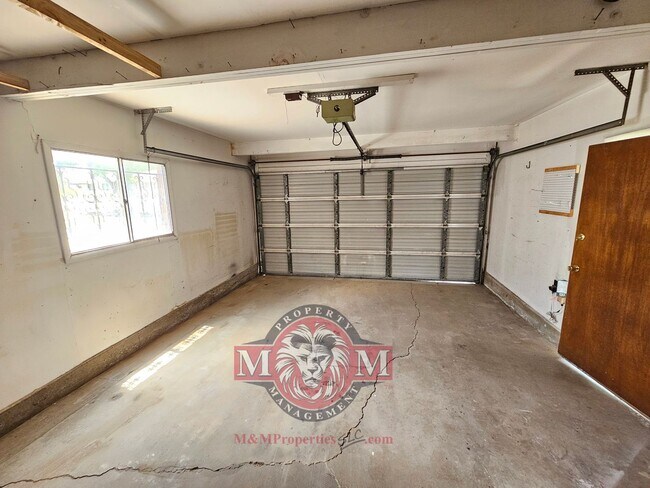 Building Photo - Spacious 5 Bd 3 Ba Home Cottonwood Heights