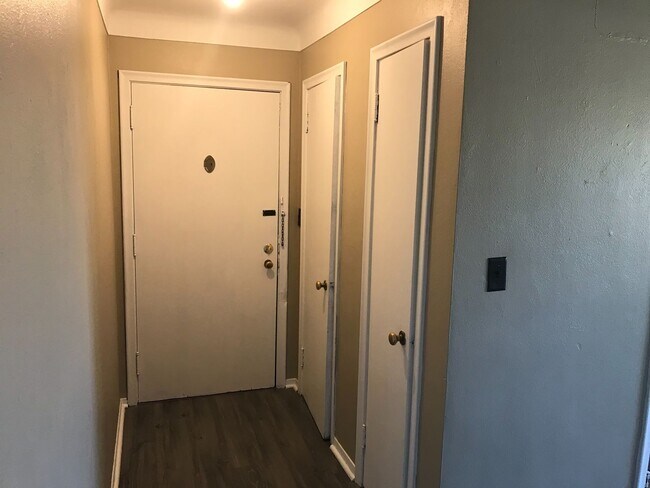 Building Photo - Upper level 1 bedroom available in West St Paul!!