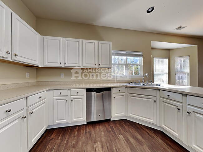 Building Photo - 157 Oak Bluff Road