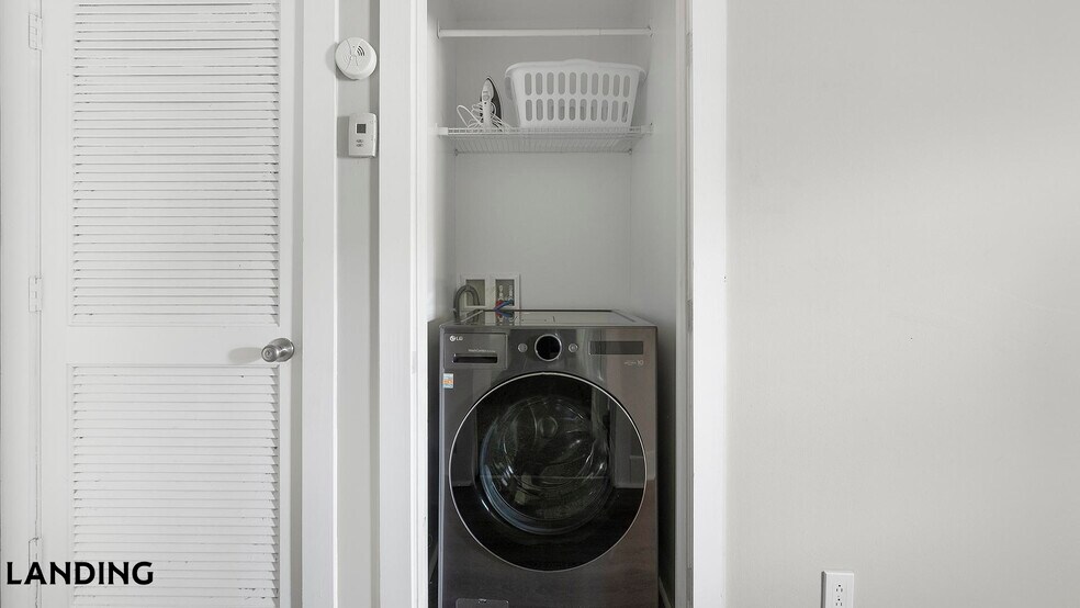 Building Photo - 231 New Shackle Island Rd